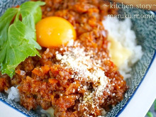 作り置きにも便利!赤ワインたっぷり★自家製ミートソースで『ミートソース丼』