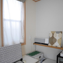 オーディオ周りの配線をスッキリと見せるアクセントパネルの活用法