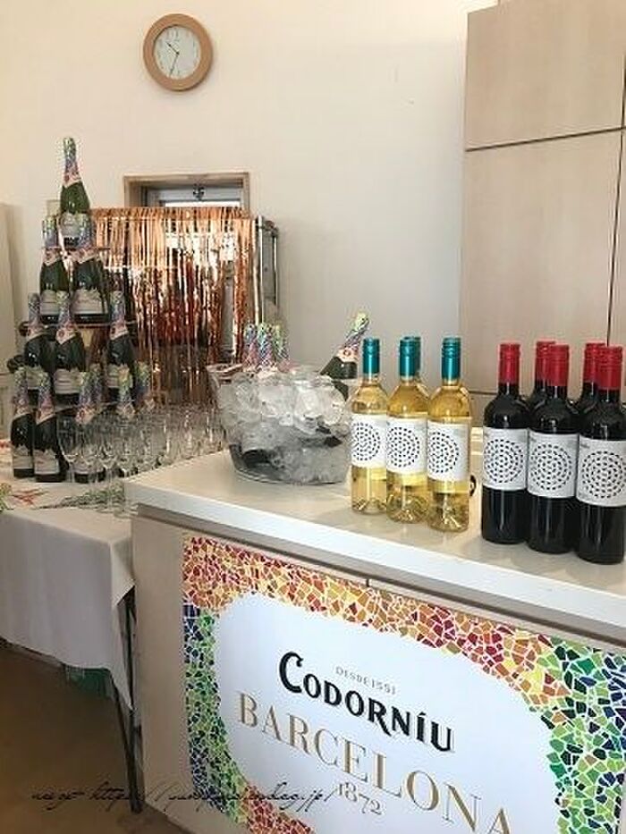 会場に入るとシャンパンタワーがお出迎え