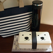 ほのぼのクマさんにほっこり♡蓋は冷凍できる機能的なお弁当箱