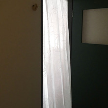 風が通り抜けるカーテンドア