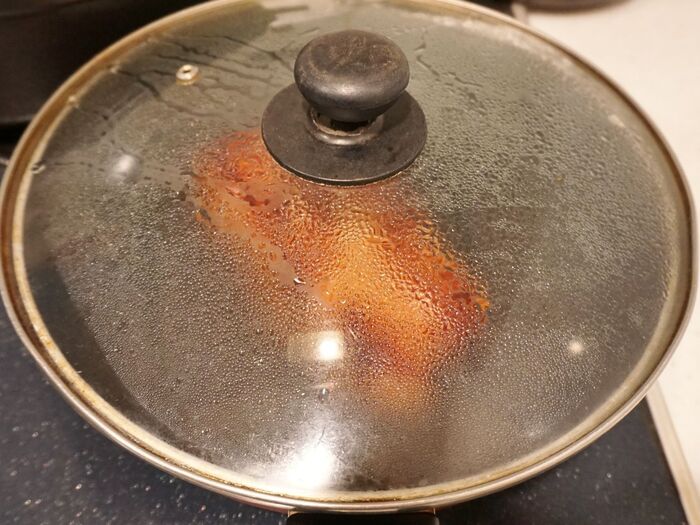 蒸し焼きで中までしっかりと火を通します。