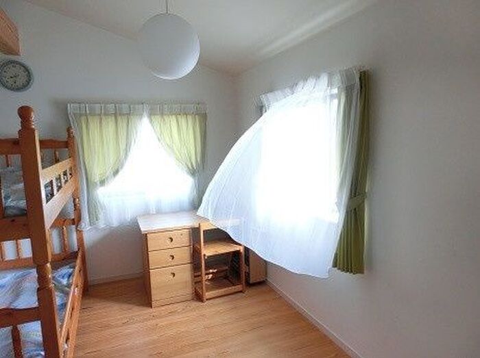 光と風を感じられる自然あふれる子供部屋