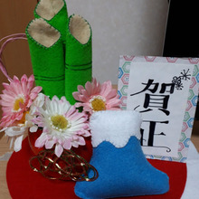 フェルトと造花で作るお正月飾り