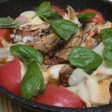 おつまみにもいいお手軽鍋♪ さんまのかば焼きのトマトすき焼き