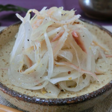 おつまみのさきいかが残ったら☆ 玉ねぎとさきいかの粒マスタードサラダ