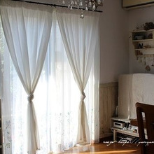 はじめての『オーダーカーテン』お洒落な刺繍入りでリビングも一新♪