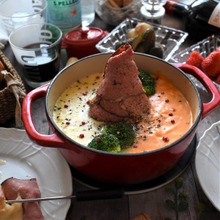 究極のワインのための鍋!ローストビーフタワーのチーズフォンデュ風鍋