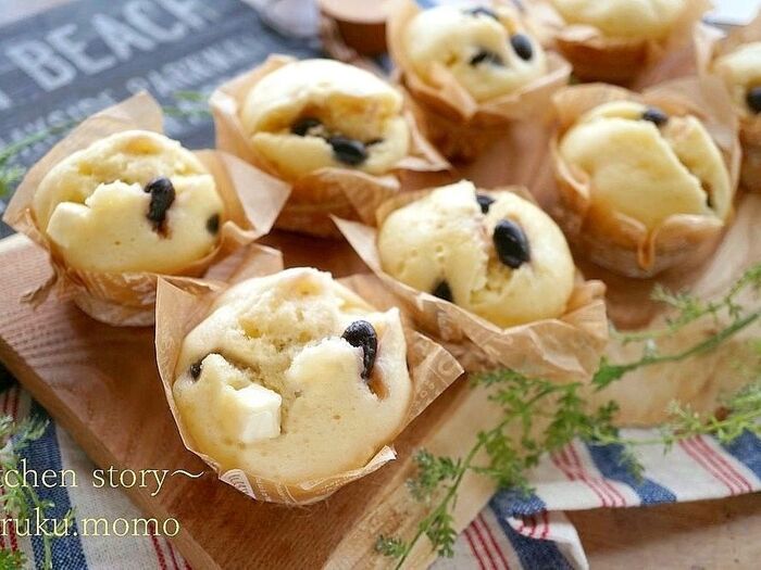 冷めても柔らかい~ふわふわ蒸しパンのコツ!黒豆とクリームチーズの蒸しパン(お節リメイク)