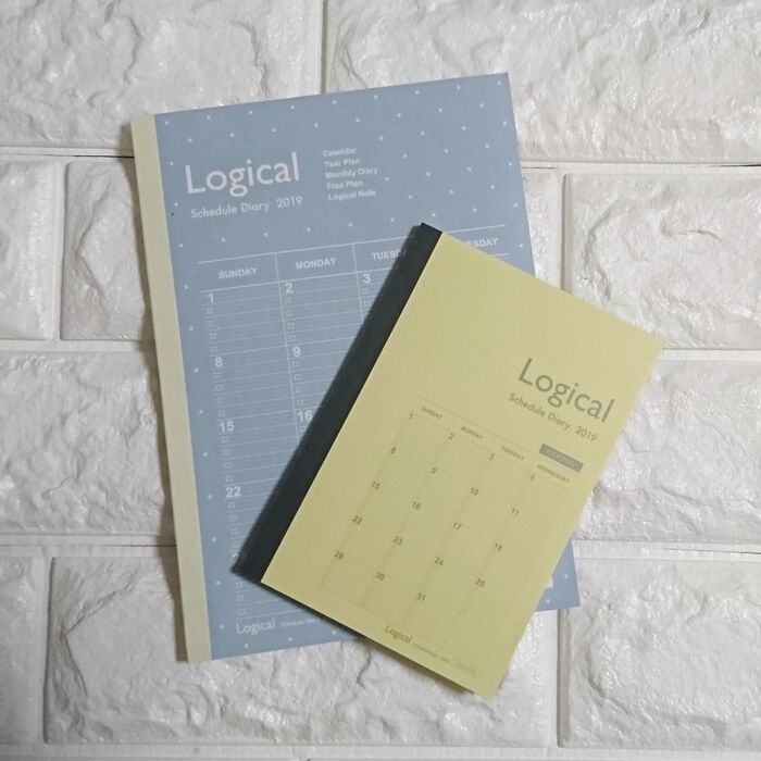 サイズも色々♡持ち歩きやすいノートタイプの手帳♪