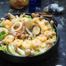 魚介の出汁が決め手☆市販ミックスパイエリアdeアクアパッツァ風鍋