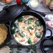 〆はパスタで!チーズたっぷりクリーミーな牛乳鍋