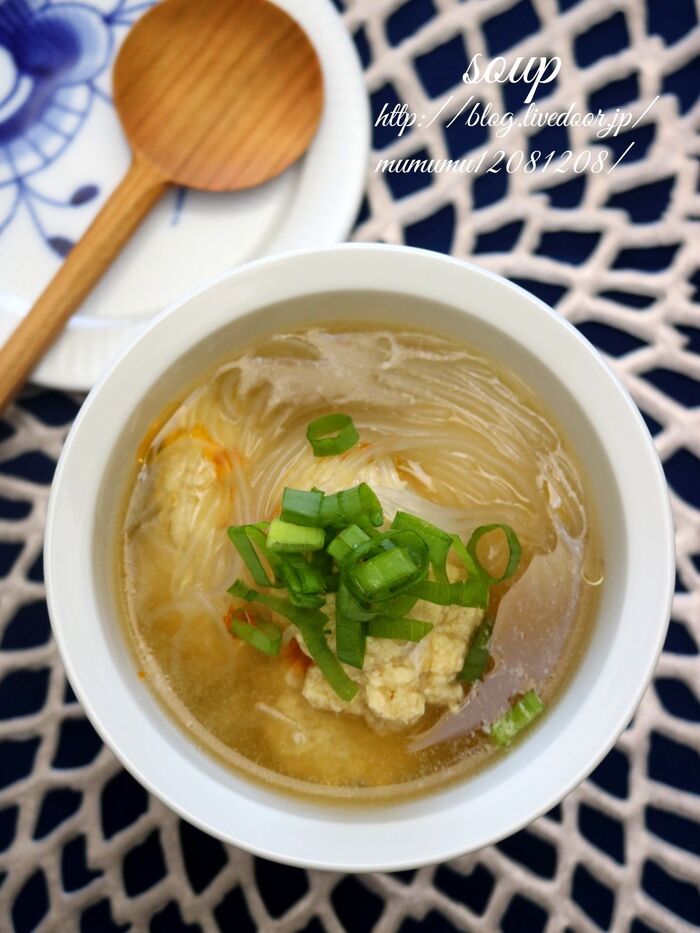 豆腐団子と春雨の中華スープ。