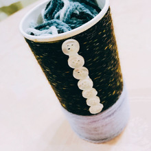 ポテチの箱を毛糸入れにしてみました