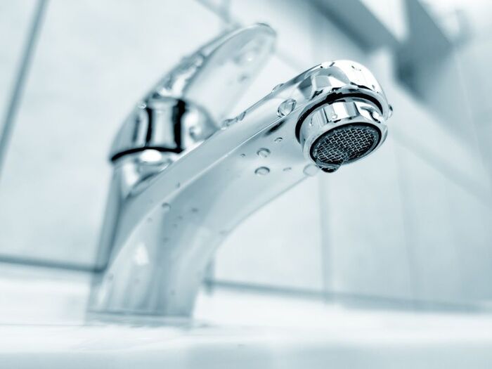 その蛇口には黒カビが! 蛇口の黒カビをキレイにする方法