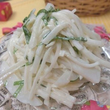 隠し味でウマ♪ 大根とかまぼこのわさびマヨサラダ