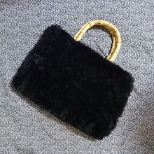 100均のファーヤーンで簡単にできるバッグ