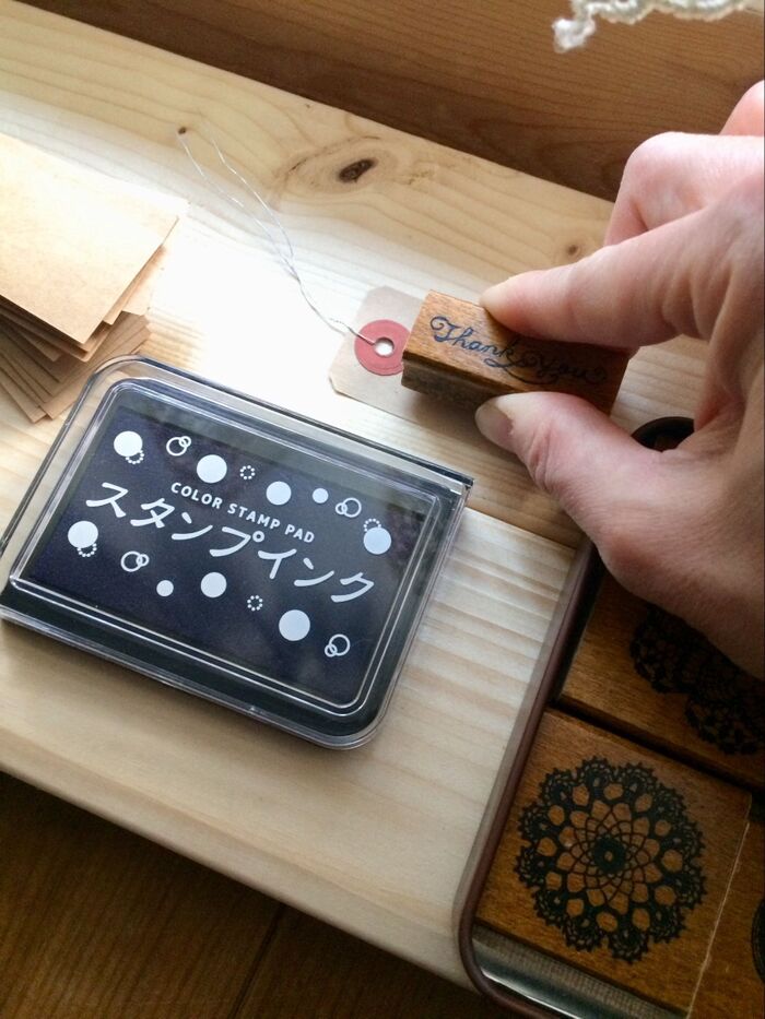 ペーパータグにスタンプします。