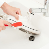 お気に入りでも履き続けるのは危険?スニーカーの平均寿命と長持ちさせるお手入れの仕方