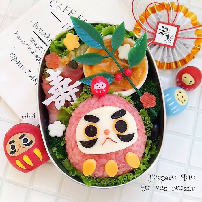 必勝!達磨さんでお正月弁当