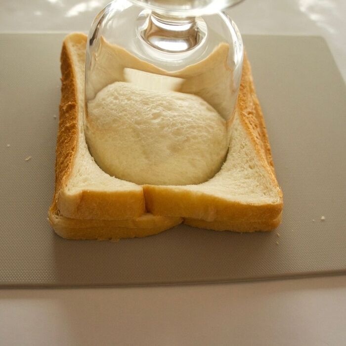 1 パンをくり抜きます