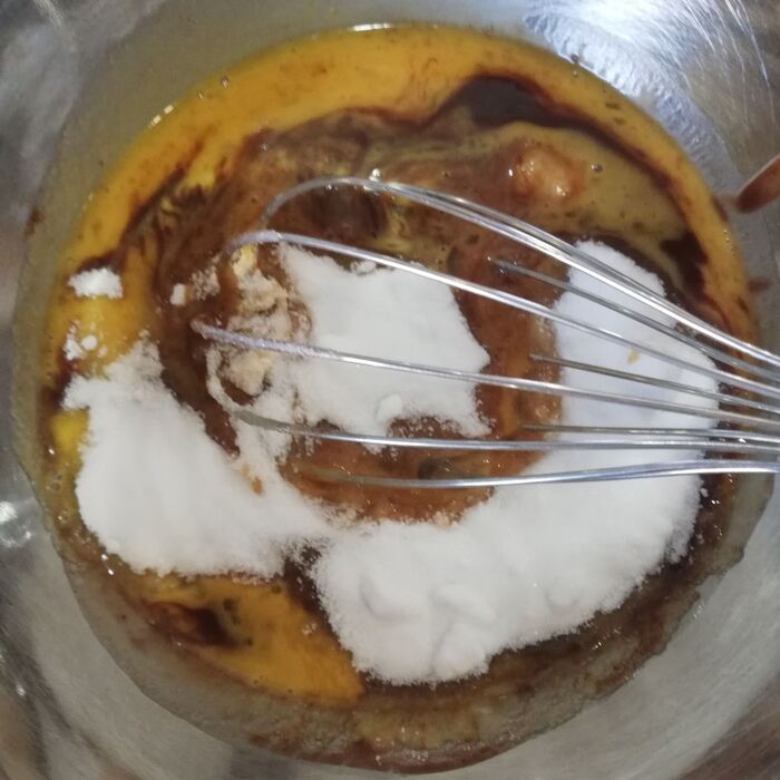 ③グラニュー糖を加えます。