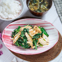 材料3つ!超時短!メインにもなる副菜おかず【タンドリーサラダチキンとほうれん草の旨和え】