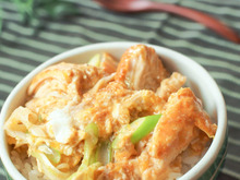 和風なのにスパイシー!「カレー風親子丼」の作り方