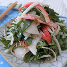 食材3つで具は4つ!? 大根と春菊のピリ辛中華サラダ