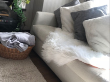 フェイクファーラグ1枚あれば冬仕様のリビングに!