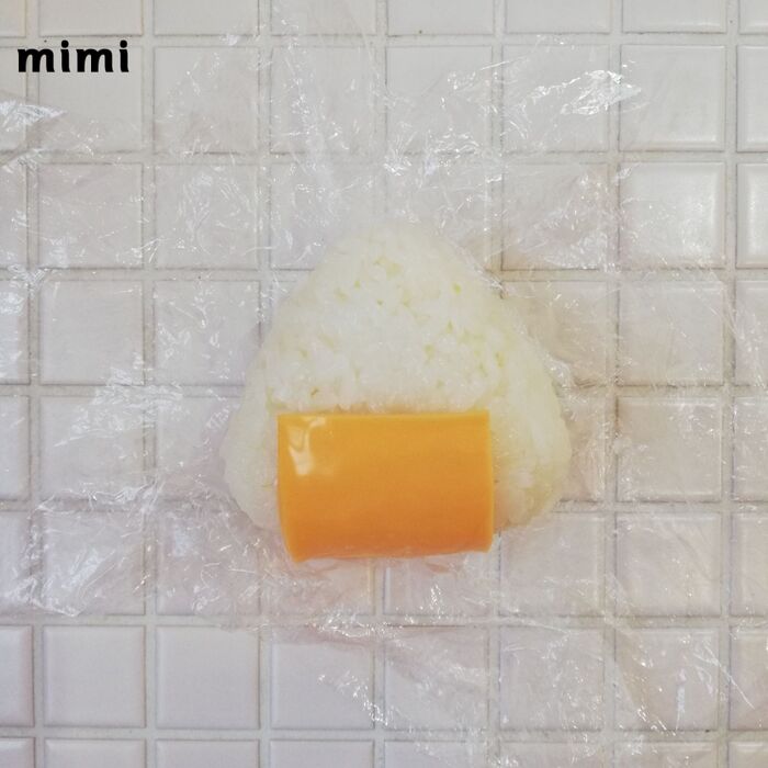 ③おにぎりの下準備をします。