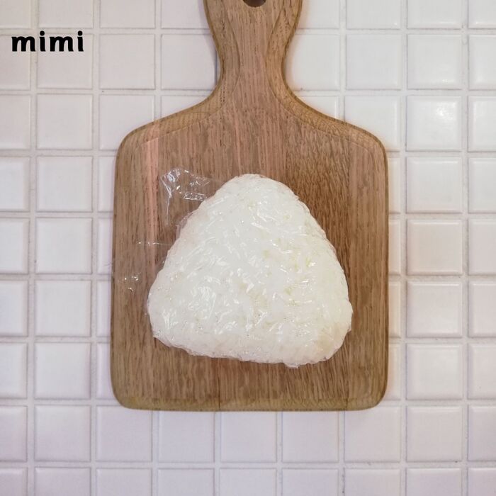 ①ベースのおにぎりを作ります。