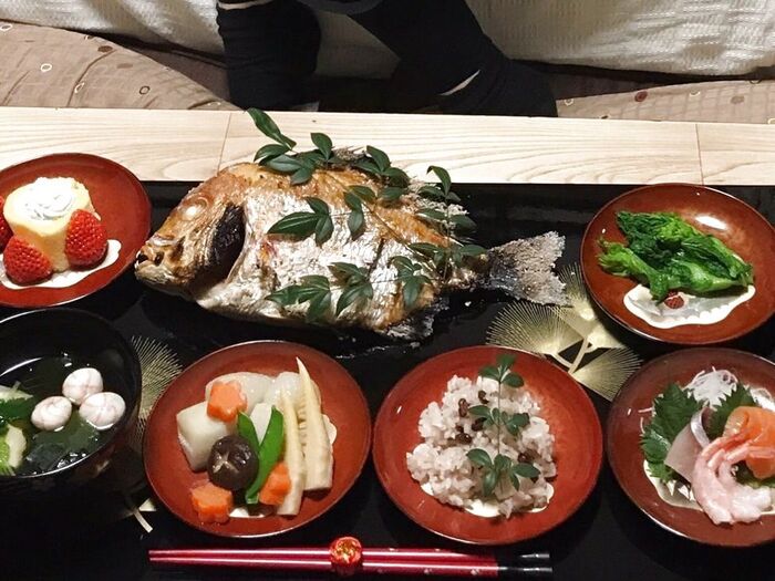 いつもの料理が見違える!?古い食器を交えて祝い膳