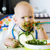 食事中の遊び食べはどこまで許す? どうやって解決する?