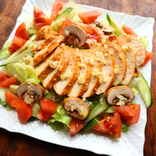 低糖質でヘルシー☆タンドリーチキンのボリュームサラダ