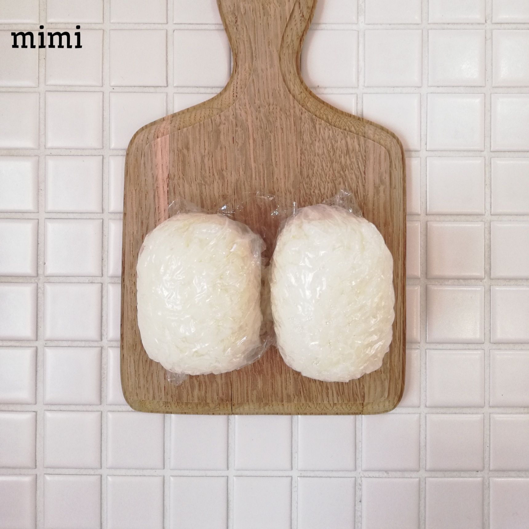 ①ベースのおにぎりを作ります。