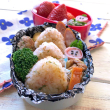 主人の大好きな焼きおむすびで❤娘ちゃん弁当❤【しそと明太子の焼きむすび】