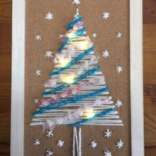 毛糸+100均LEDデコレーションライトでクリスマスボード