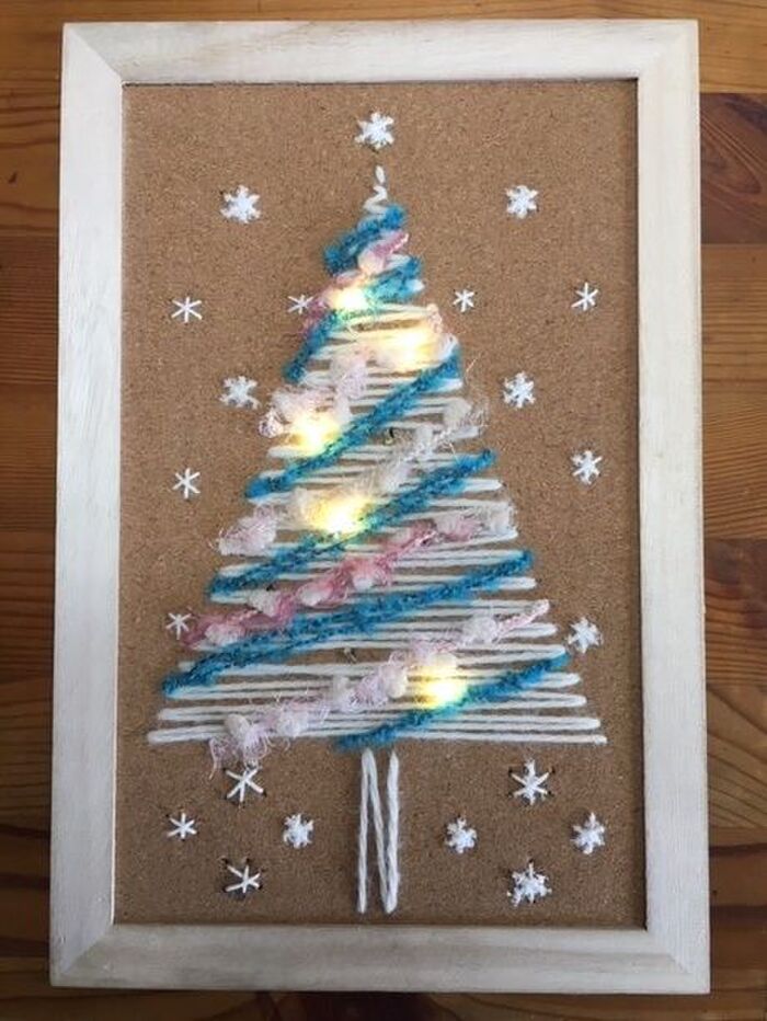 毛糸+100均LEDデコレーションライトでクリスマスボード