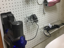 有孔ボードでDIY コードレス掃除機の収納法