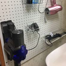 有孔ボードでDIY コードレス掃除機の収納法