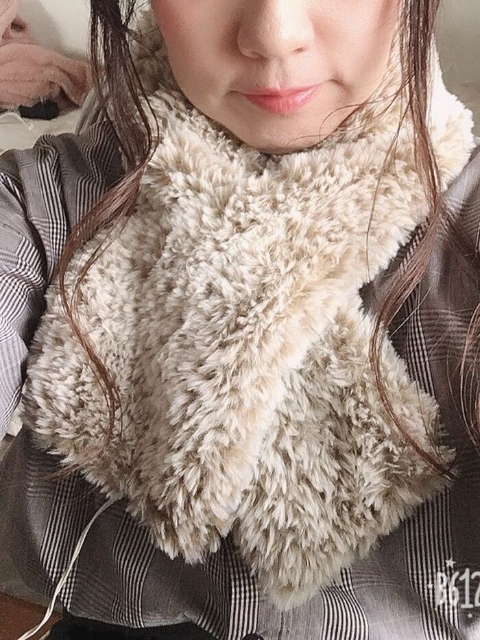 seriaのキャットヤーンでふわふわショートマフラー
