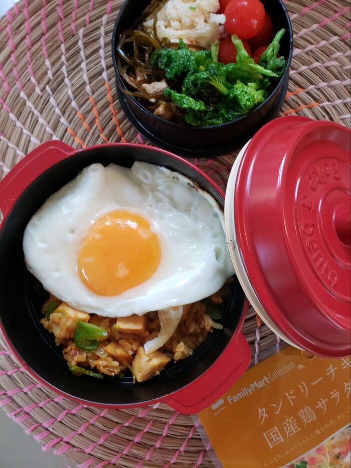 ファミマdeタンドリーチキン焼きめし目玉焼き添え弁当