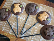 なんて簡単!板チョコにアレを入れるだけで、口どけ滑らかなチョコに変身♩(ロリポップチョコ)