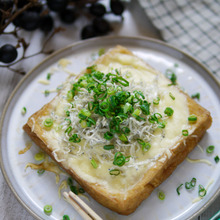 スピード調理 とりあえず、盛って、焼く!ボリューム満点 節約おつまみ【厚揚げのピザ】