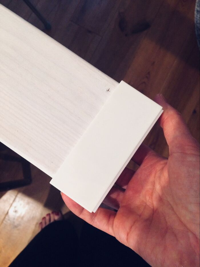 下の部材を2×4材にはめ込みます。