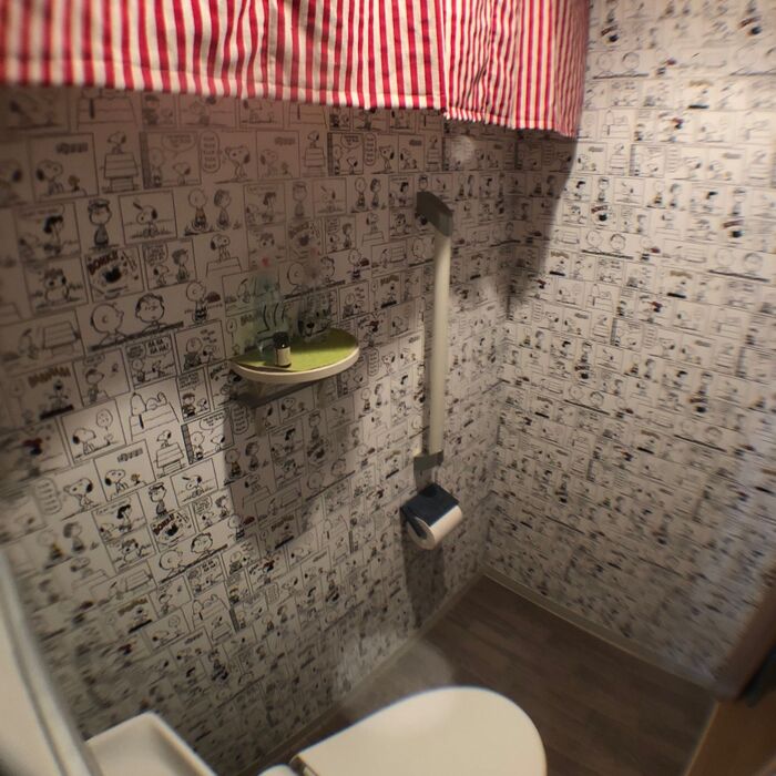 狭いからこそ!トイレの壁ハデハデにしちゃいました♪
