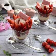 ちょこっと贅沢におうちパフェ!たっぷりいちごの春色パフェ