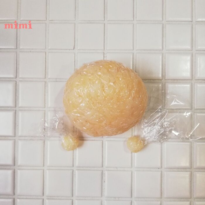 ①ベースのおにぎりを作ります。