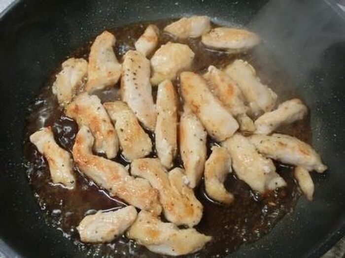 3.照り焼きだれをなじませる